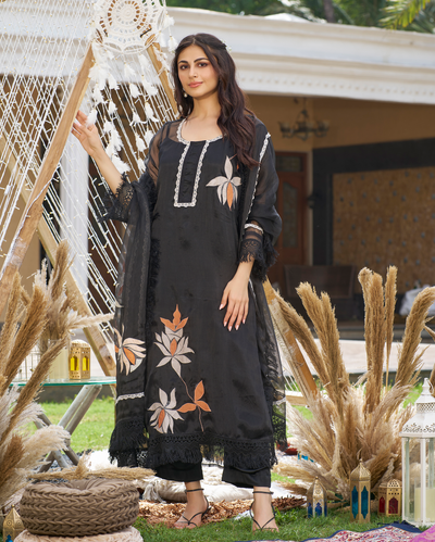 Vrutti Black Applique Organza Dupatta