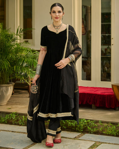 Kalyani Black Solid Velvet Suit Set