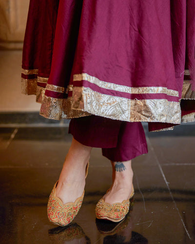 Hunar Red Handcrafted Jutti