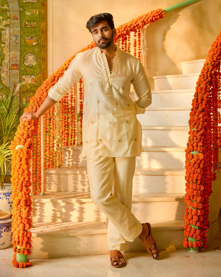 Kunwar Off White Embroidered Chanderi Kurta