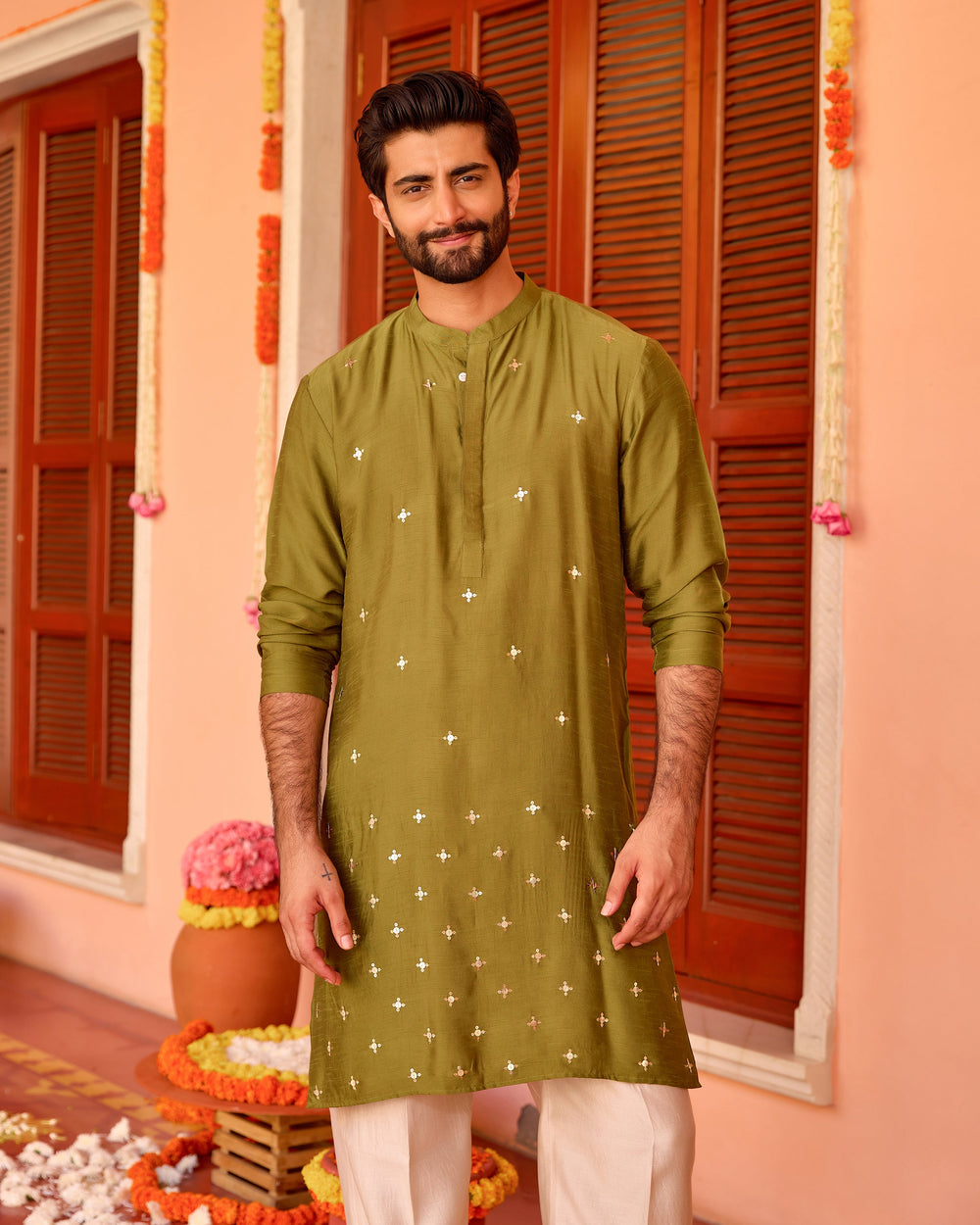 Harivaan Green Silk Embroidered Kurta
