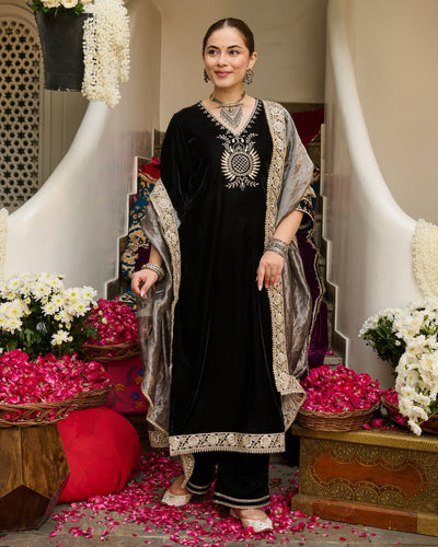 Ehan Black Embroidered Velvet Suit Set