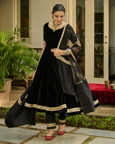 Kalyani Black Solid Velvet Suit Set