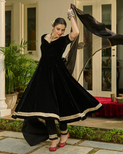 Kalyani Black Solid Velvet Suit Set