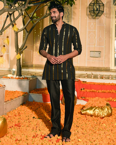 Veeraj Black Knitted Lurex Kurta