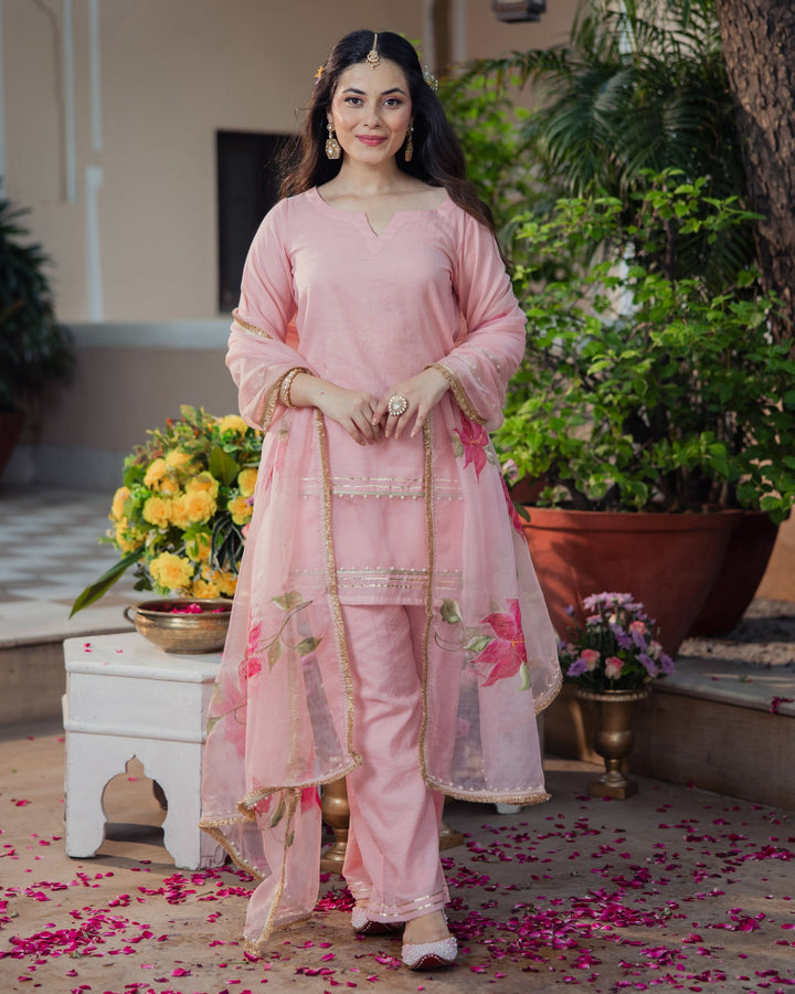 【ジンカトー】サーモンピンク￼総レースパンツスーツ　アトリエまりこ Shop Kaner Pink Handpainted Chanderi Suit Setfor Women Online in