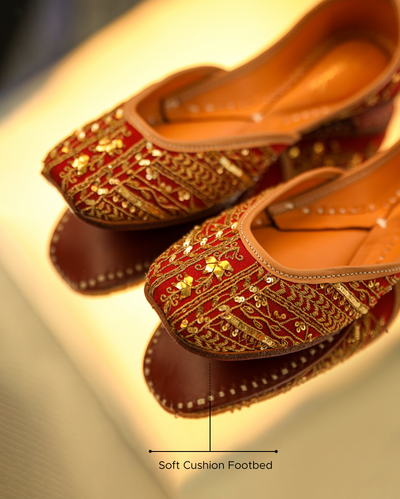 Gleaming Handcrafted Jutti