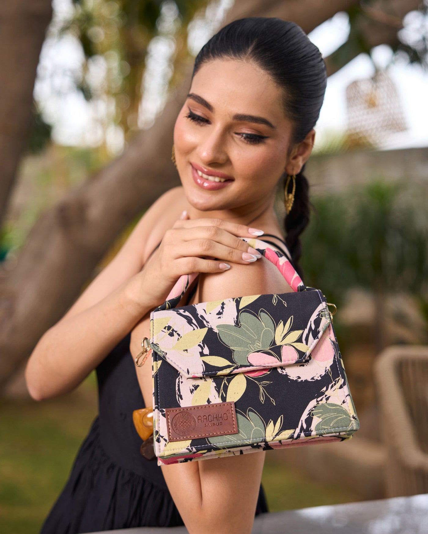 Camellia Black Chiq Bag