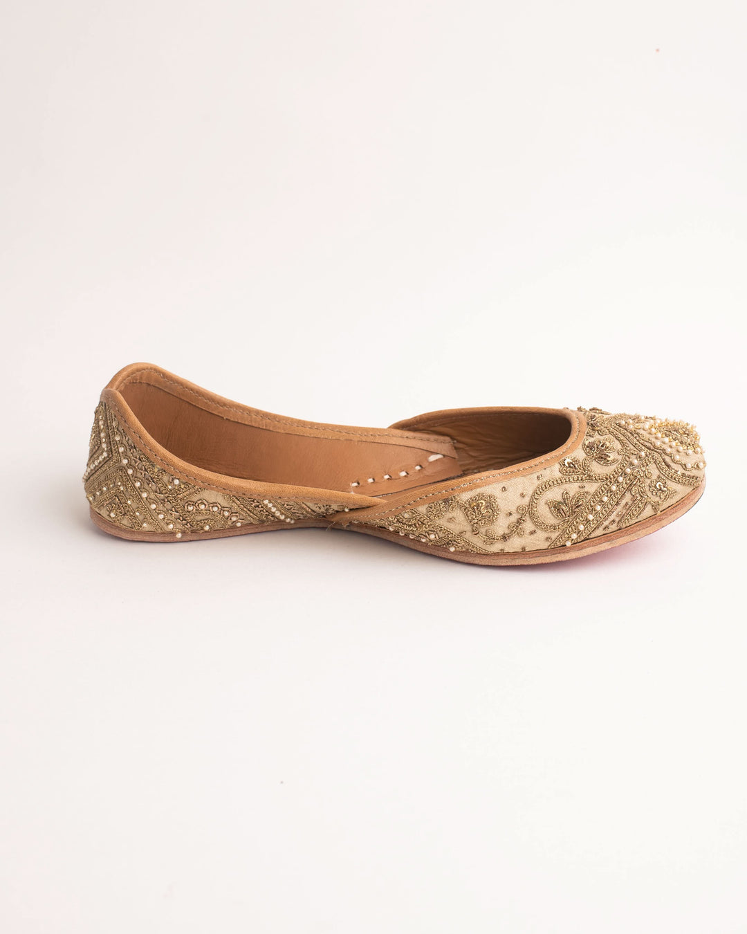 Mehru Beige Handcrafted Jutti