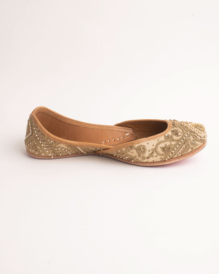 Mehru Beige Handcrafted Jutti