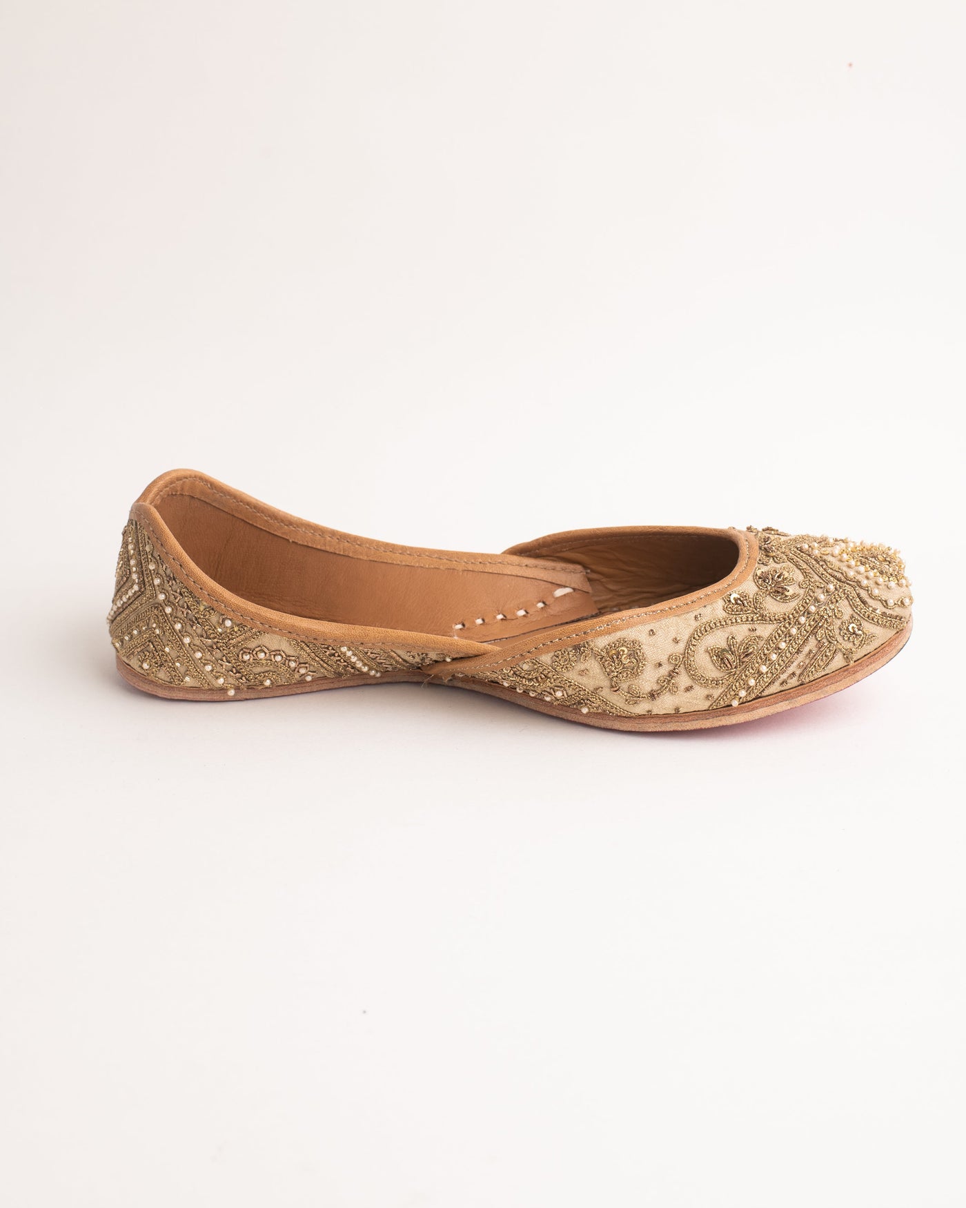 Mehru Beige Handcrafted Jutti