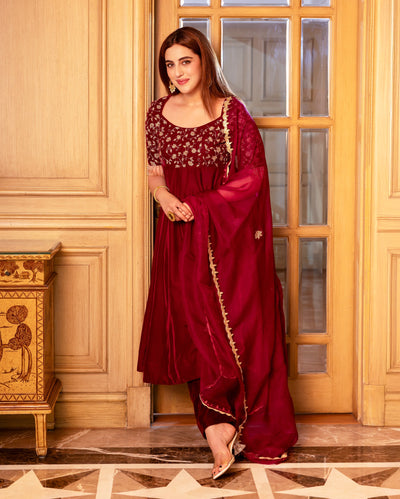 Nargi Wine Embroidered Organza Dupatta