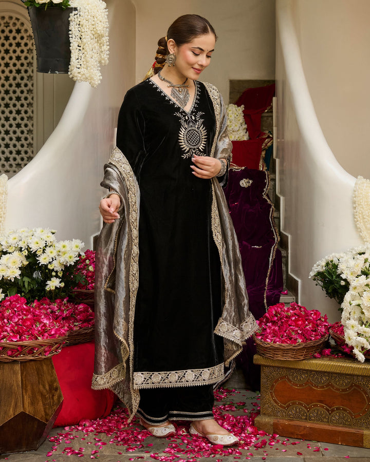 Ehan Black Embroidered Velvet Suit Set
