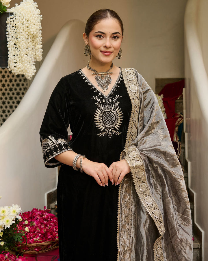 Ehan Black Embroidered Velvet Suit Set