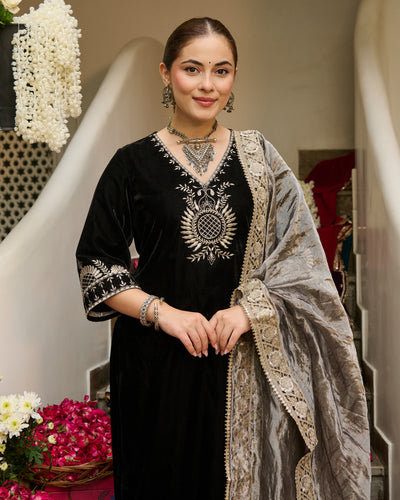 Ehan Black Embroidered Velvet Suit Set