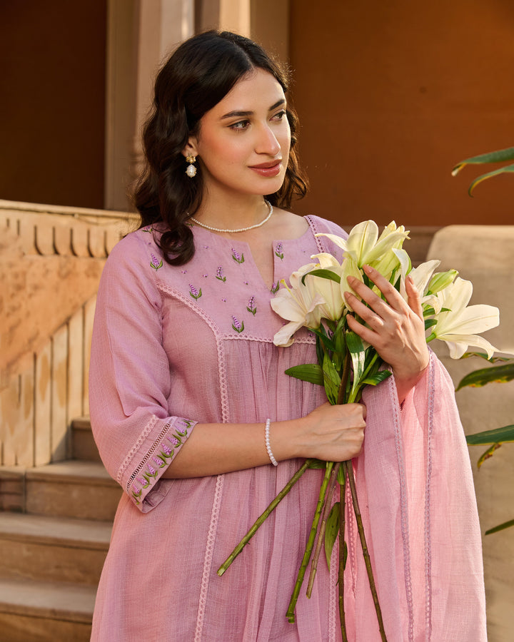 Veil Lavendar Embroidered Doria Suit Set