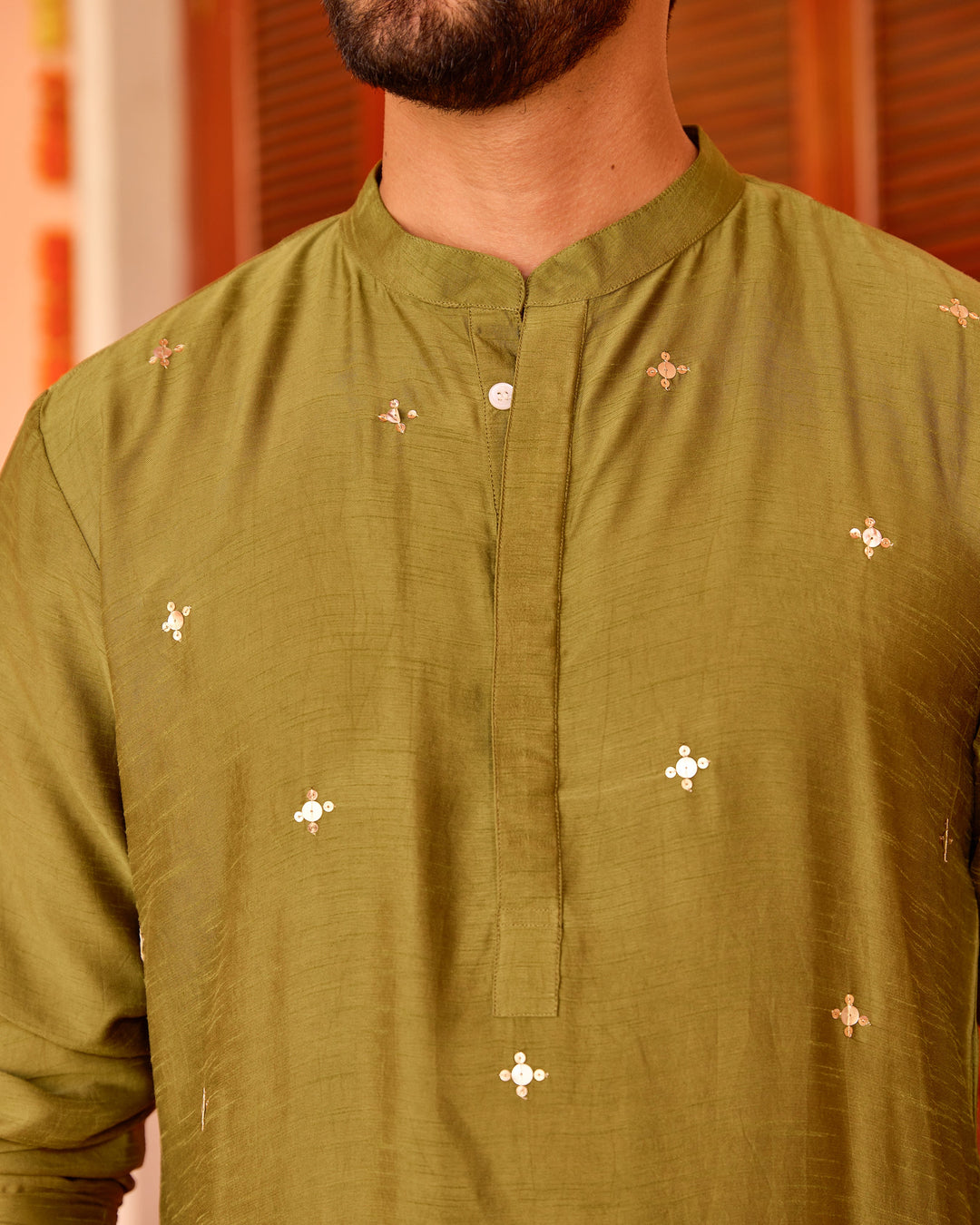 Harivaan Green Silk Embroidered Kurta