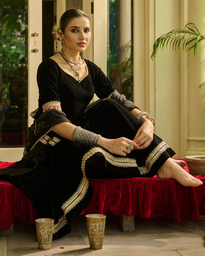Kalyani Black Solid Velvet Suit Set