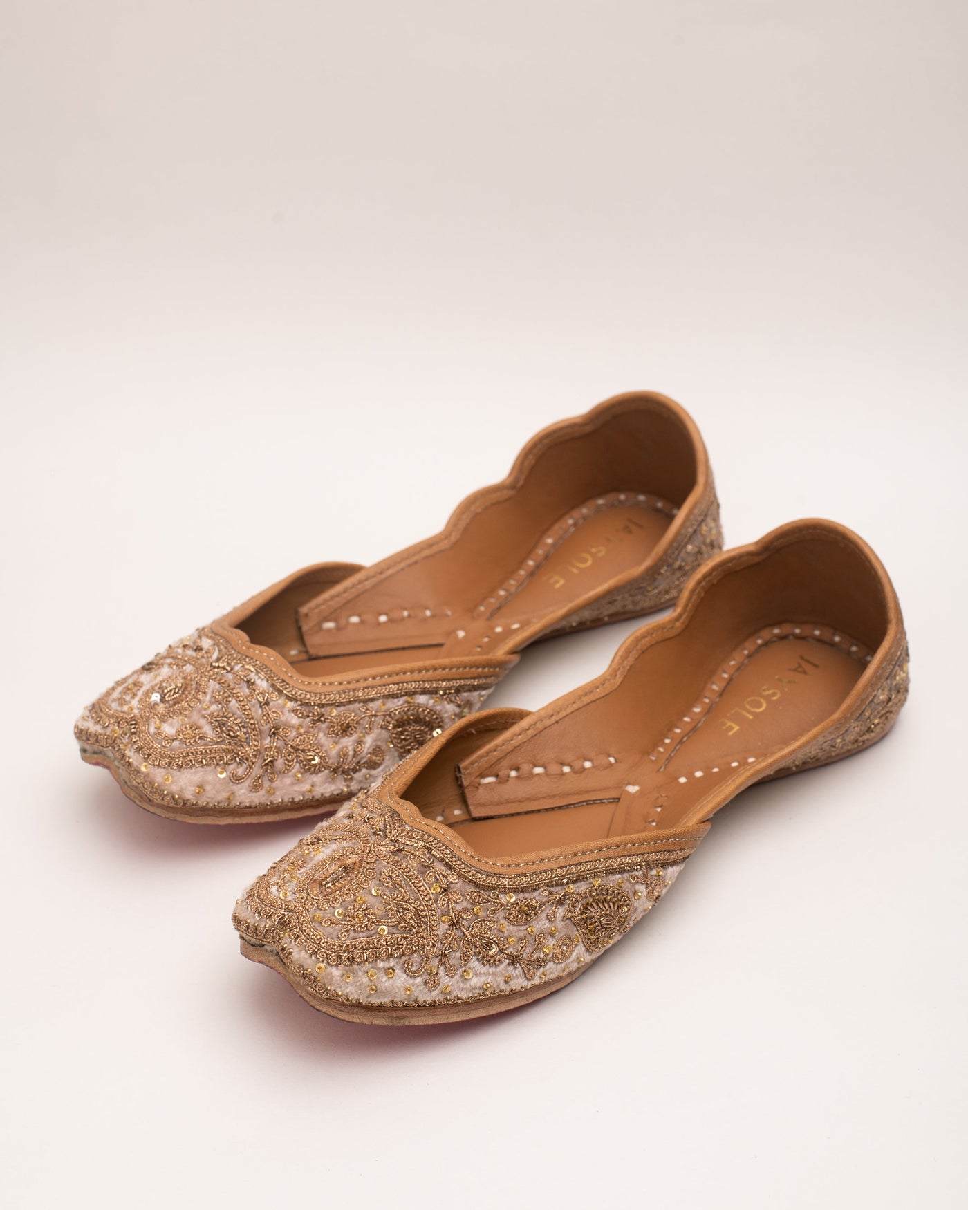 Jashn White Handcrafted Jutti