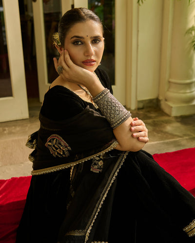 Kalyani Black Solid Velvet Suit Set
