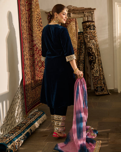 Amodini Blue Solid Velvet Suit Set