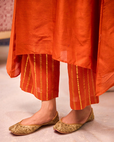 Mehru Beige Handcrafted Jutti