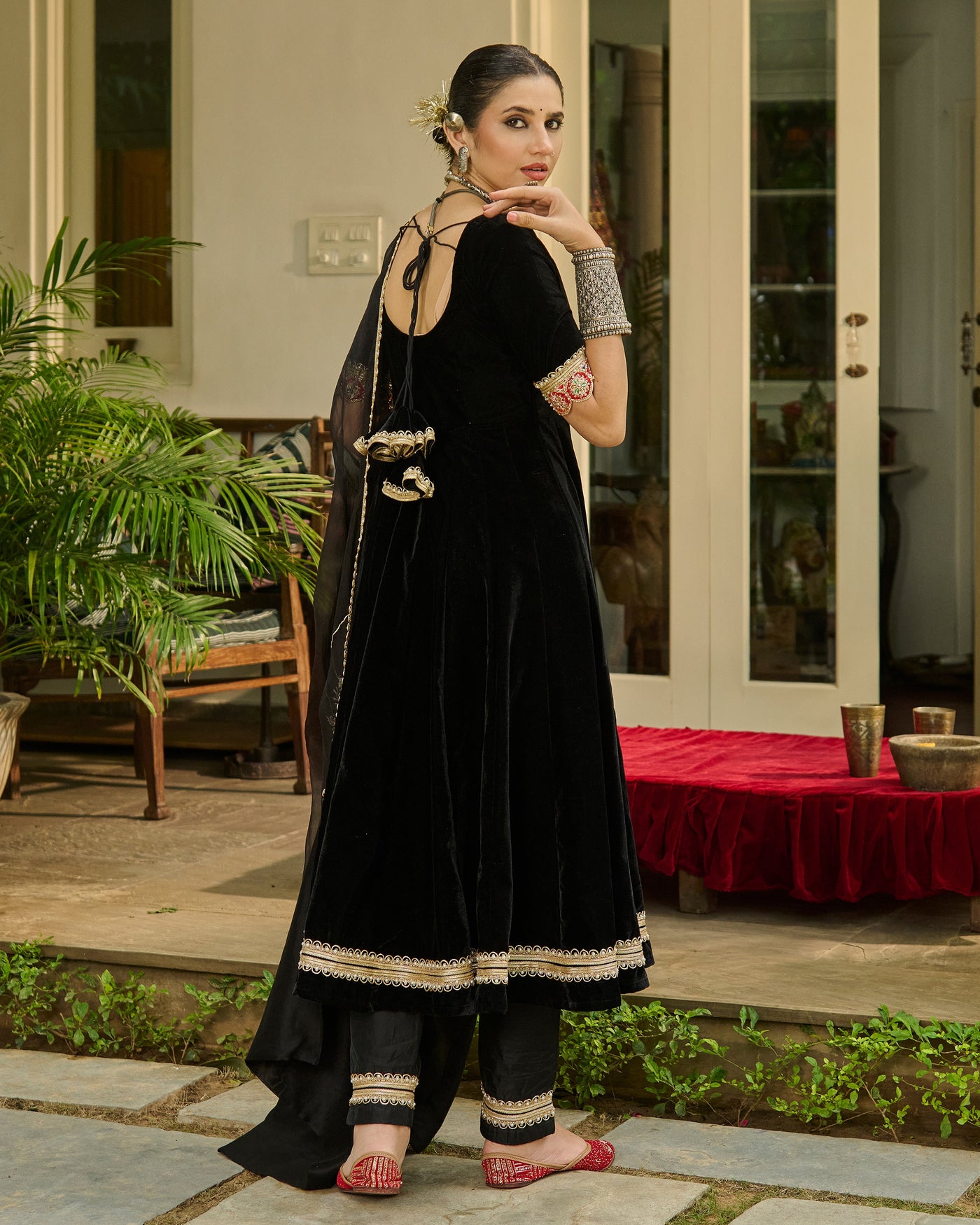 Kalyani Black Solid Velvet Suit Set