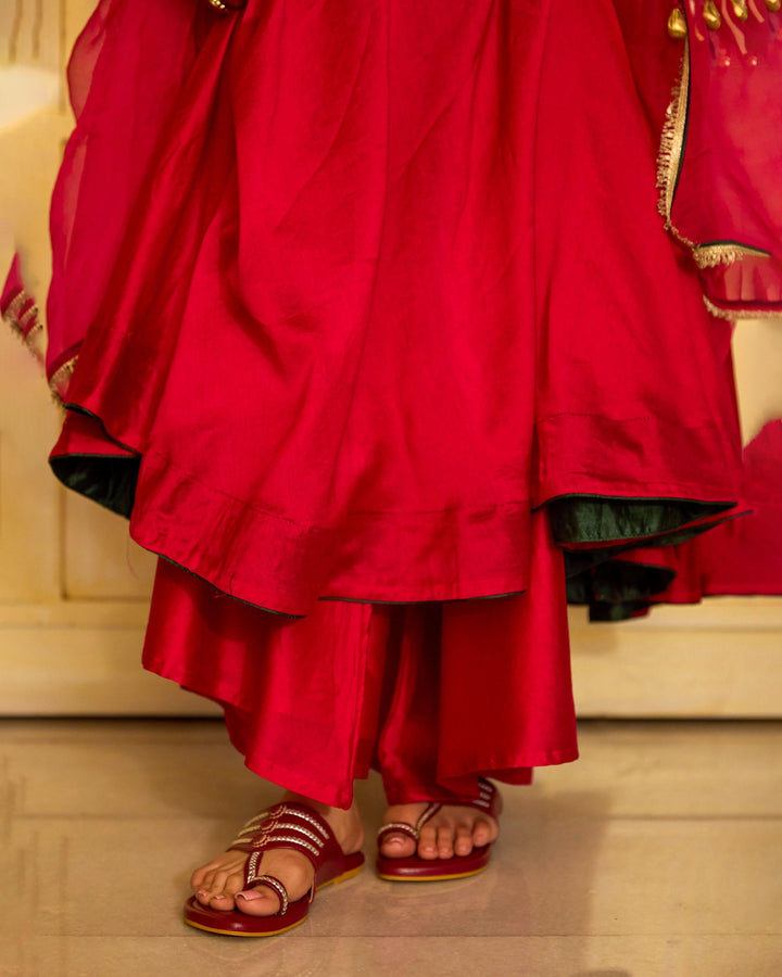 Noor Maroon Kolha Flats 