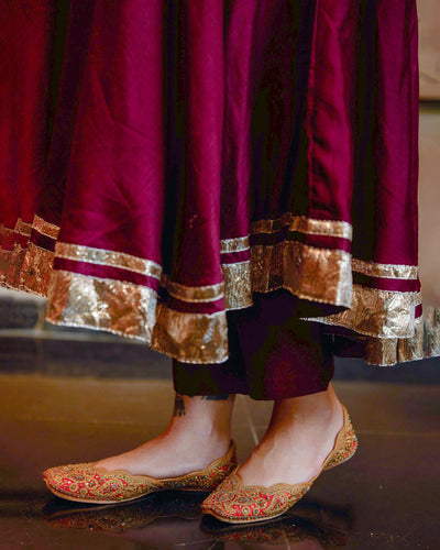 Hunar Red Handcrafted Jutti