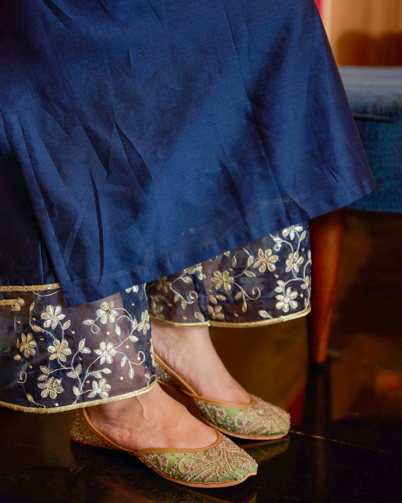 Taabir Sage Handcrafted Jutti
