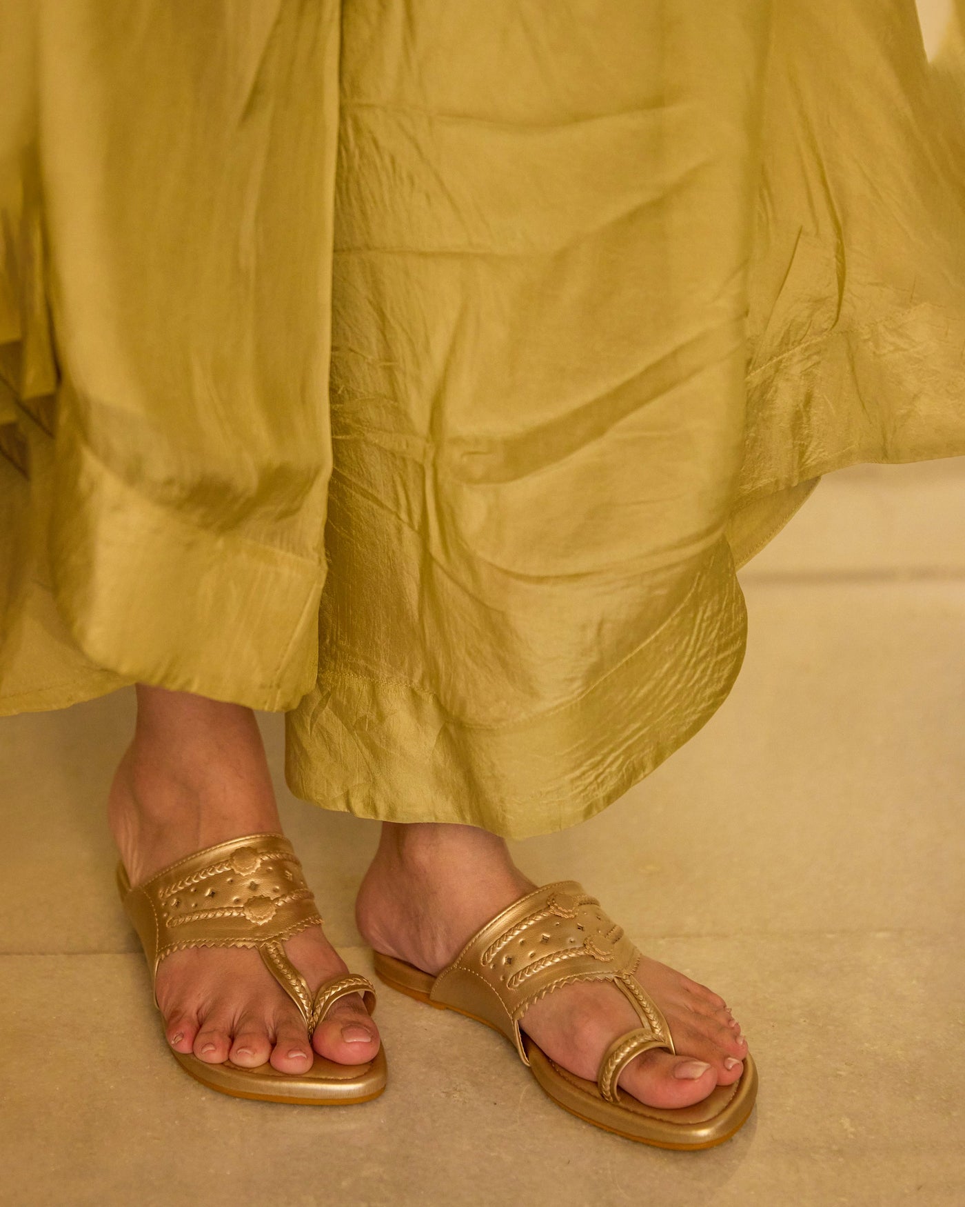 Jashn Rosegold Solid Kolha Flats 