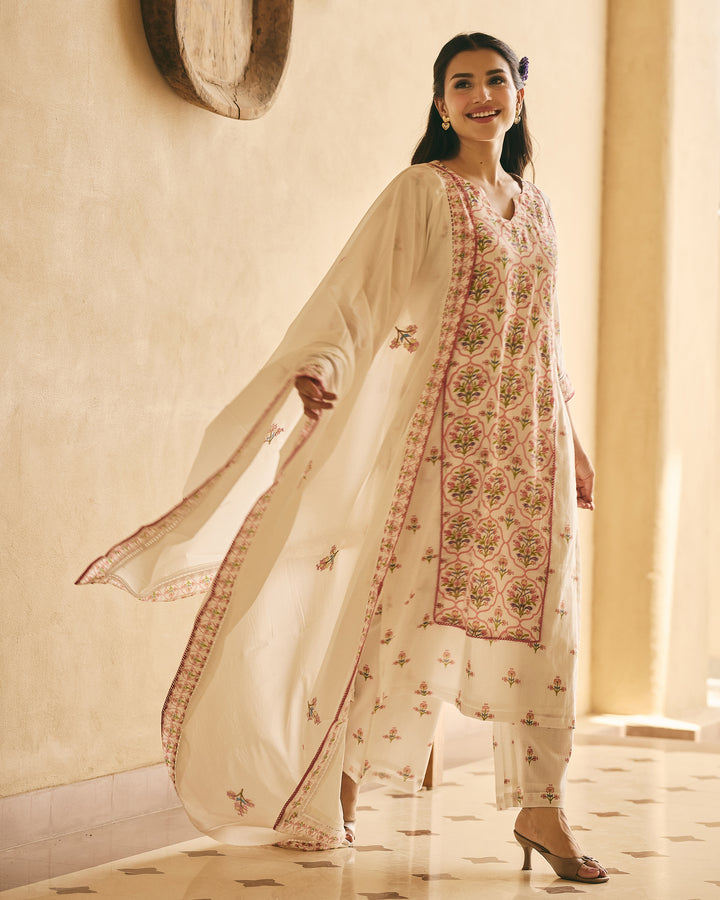 Kaveri White And Pink Mul Cotton Printed Suit Set