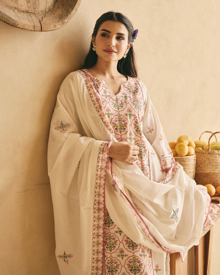 Kaveri White And Pink Mul Cotton Printed Suit Set
