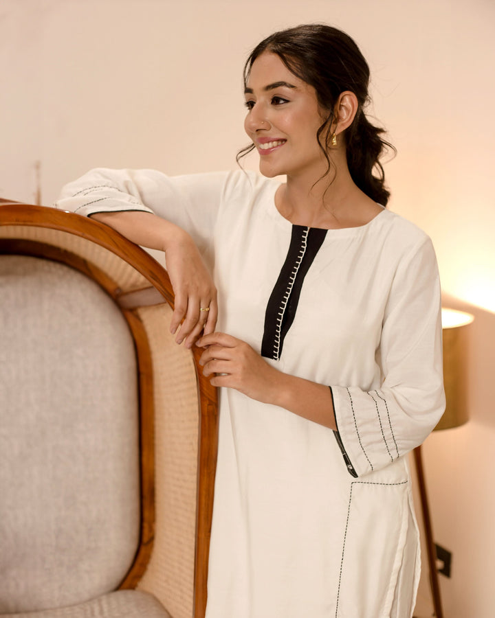 Tulip White Solid Muslin Silk Coord Set