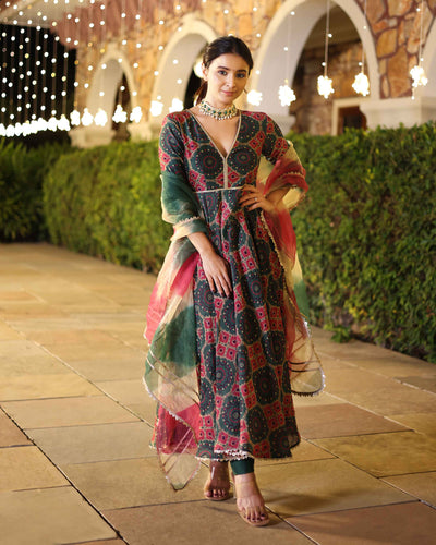 Green Enigma Delight Printed Chanderi Dupatta