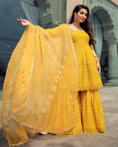 Punjabi Sharara Suits For Wedding: इन शरारा सूट को पहनकर दिखेगी बेहतरीन |  punjabi sharara suits for wedding to enthrall everyones heart like a dense  cloud | HerZindagi