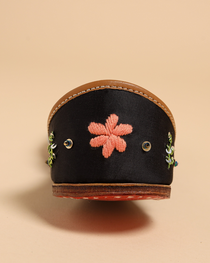 Black Bing Handcrafted Jutti
