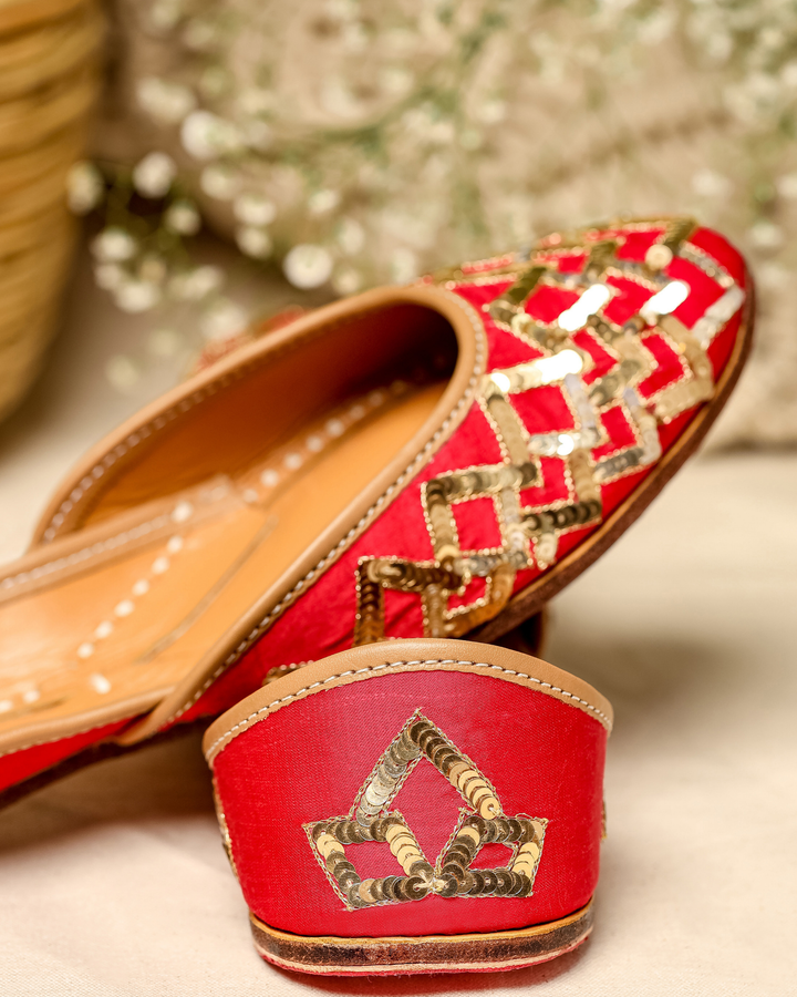 Red Mahogany Handcrafted Jutti