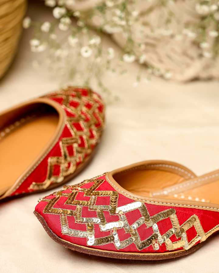 Red Mahogany Handcrafted Jutti