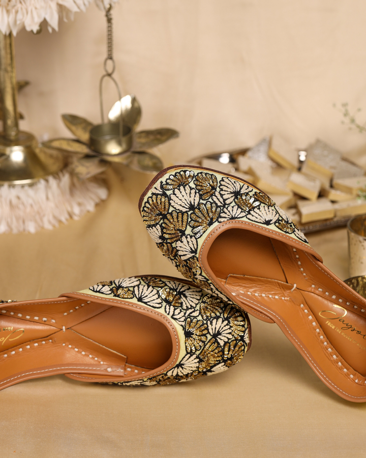 Seedpearl Handcrafted Jutti