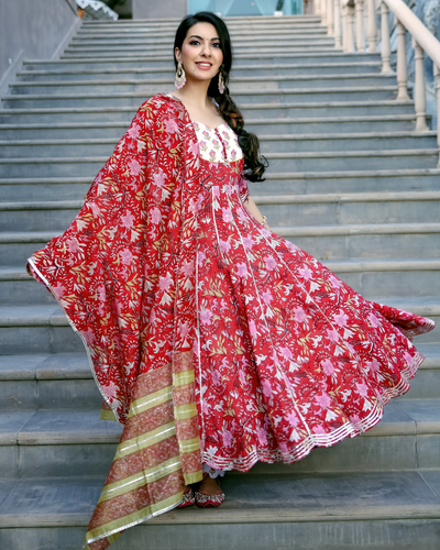 Organza White and Red Anarkali Suit Set | Anarkali dress pattern, Red  anarkali suits, Stylish dresses for girls
