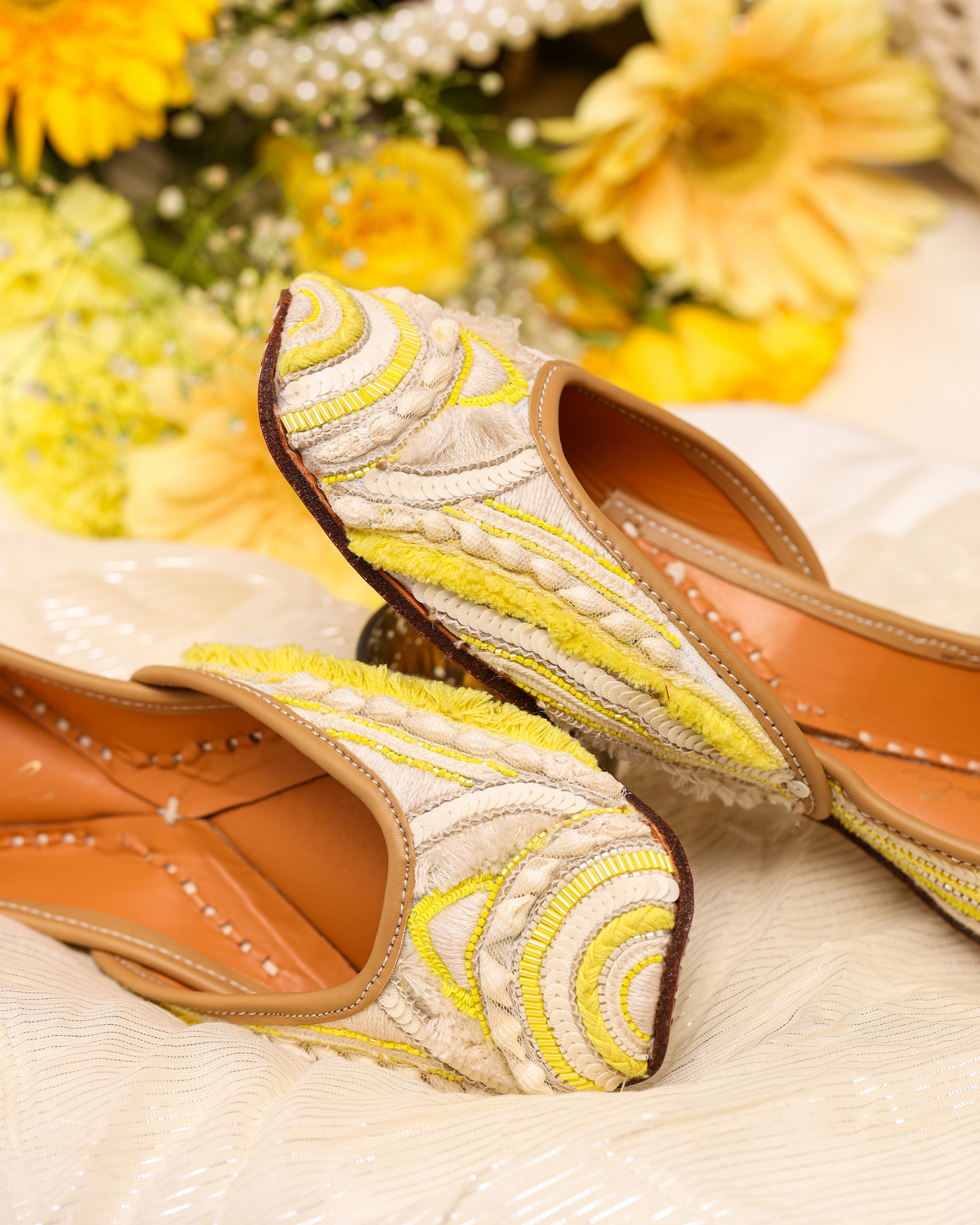 Golden colour 2025 ki juti